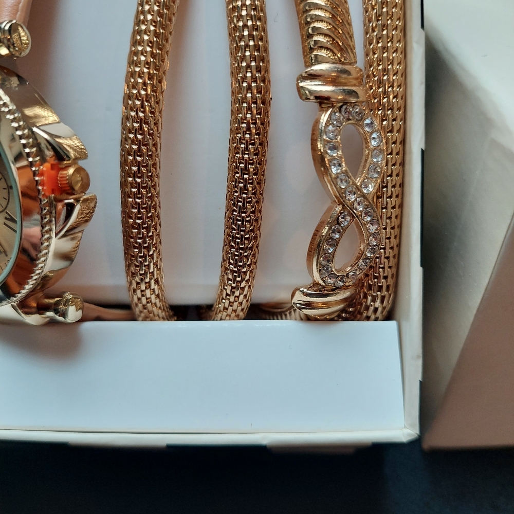 Watch - Picture 2 of 4